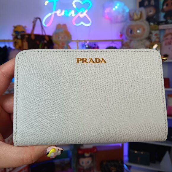 Unused Prada Valentines Day Limited Edition White Saffianon Leather Mid Size Wal - Picture 2 of 9